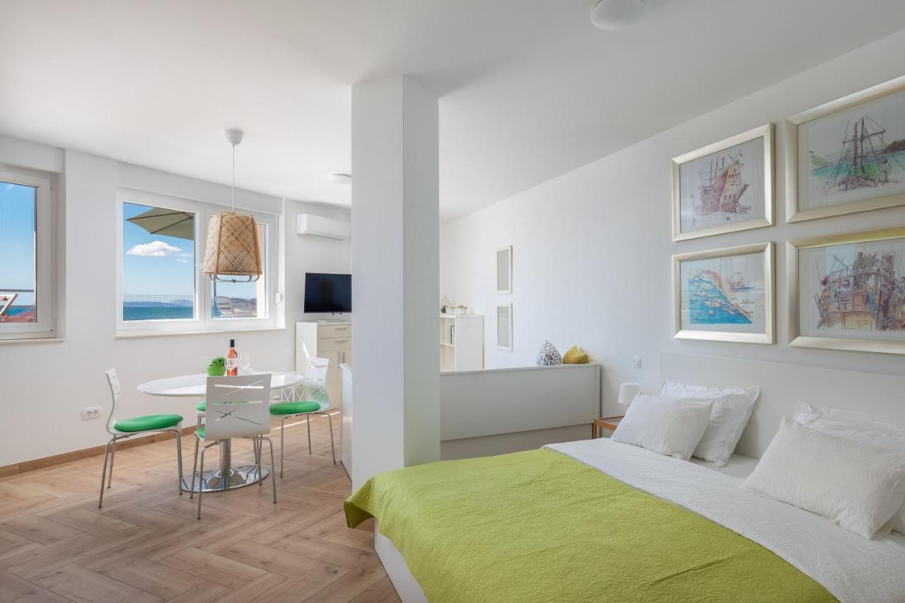 Blue Lagoon Beach Apartments Дуги-Рат Экстерьер фото